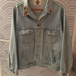 Hard Rock Cafe vintage 1995 Men's Light Wash Denim Jacket XL with 3 vintage pins